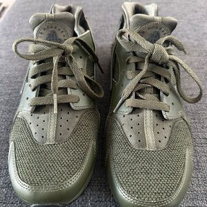 Nike women’s  Forest Green Sneakers